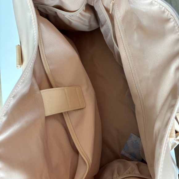 Beis Commuter Duffle - Picture 2 of 5